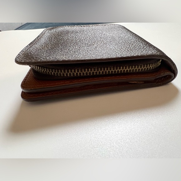 LOUIS VUITTON Monogram Compact Zip Wallet - Picture 5 of 11